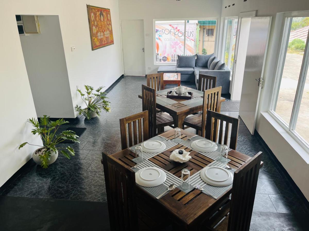 The Lake Round Guest House Kandy Exterior foto